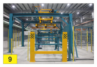 Vacuum device with horizontal and vertical stroke