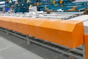 Side sweep chains with ending roller conveyor
